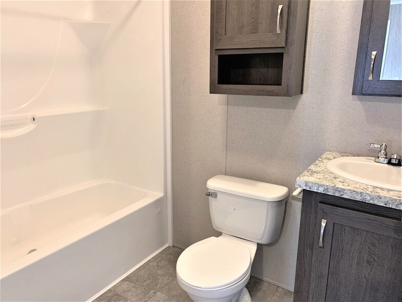 Building Photo - 17164 Canterbury Cir