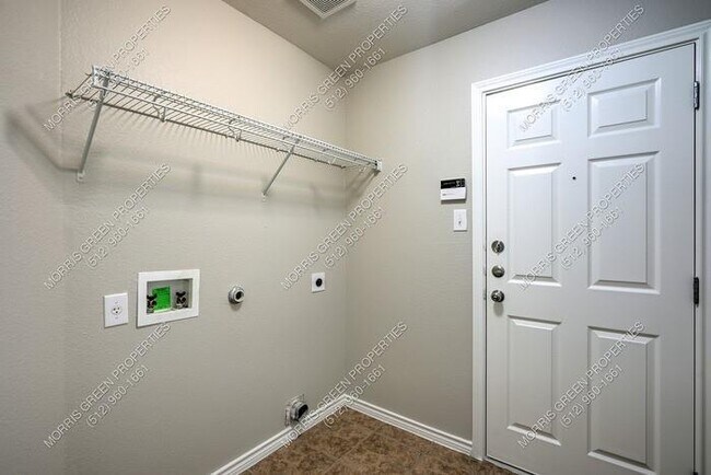 Building Photo - 138 Justin Leonard Dr