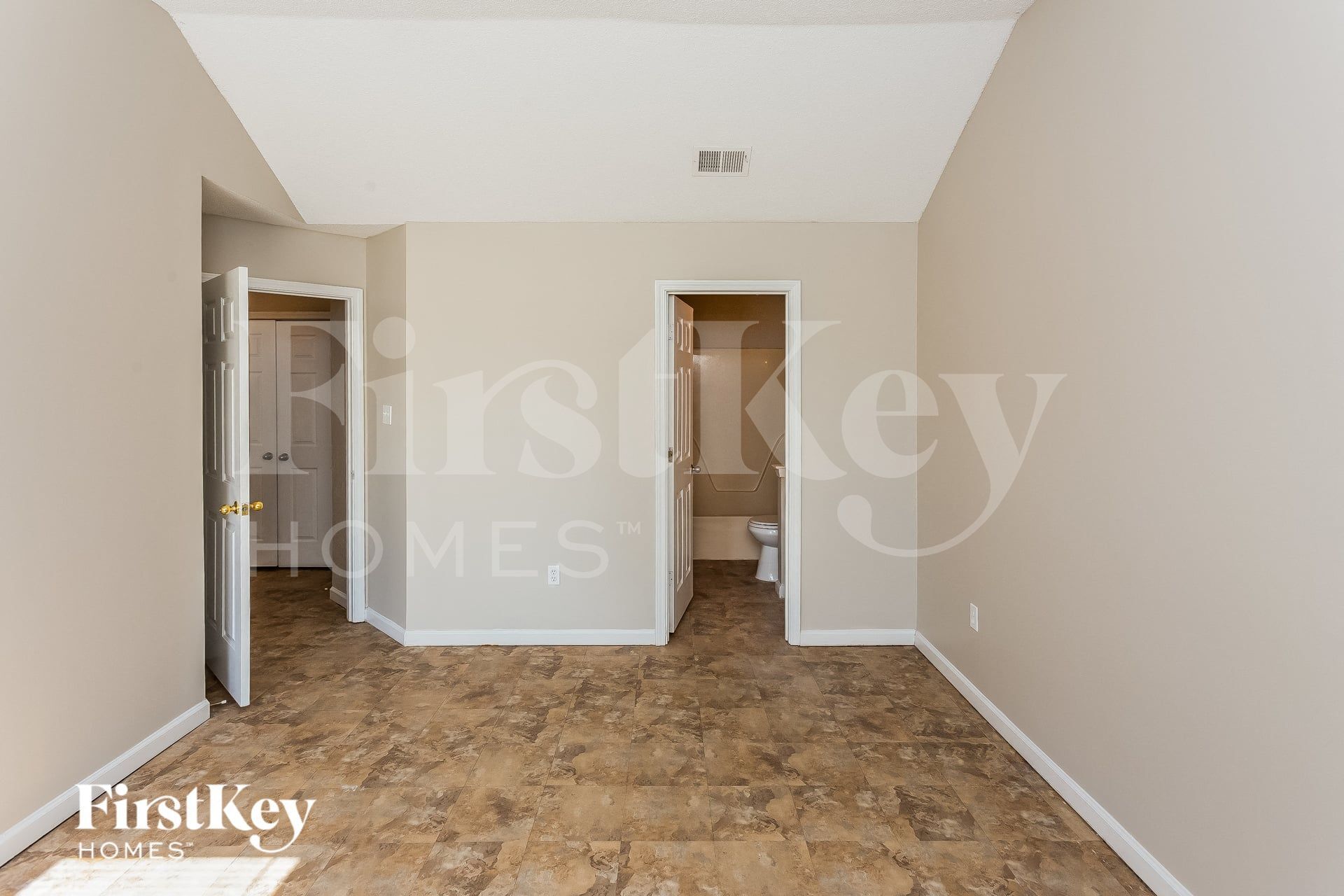 Building Photo - 4668 Amanda Oaks Cir S