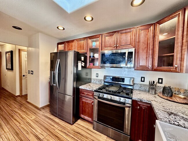 Building Photo - 2 Bedroom Home for Rent
