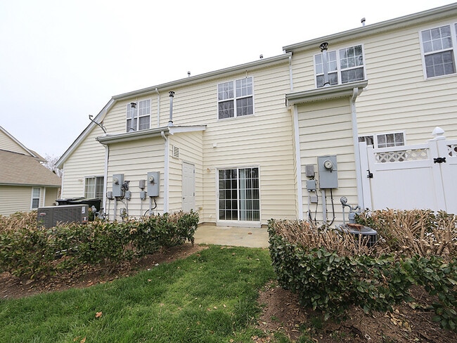 Building Photo - Convenient Morrisville Location