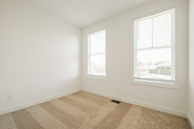 Building Photo - 514 Alice Wy