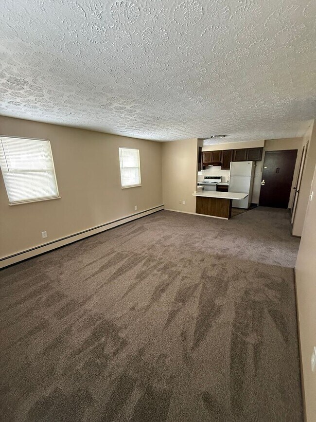 Building Photo - 355 Meadowbrook Ave