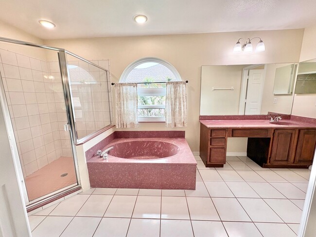 Building Photo - Beautiful 4BR/2.5BA Water View Home - Deer Hollow in the Deerfield Community!