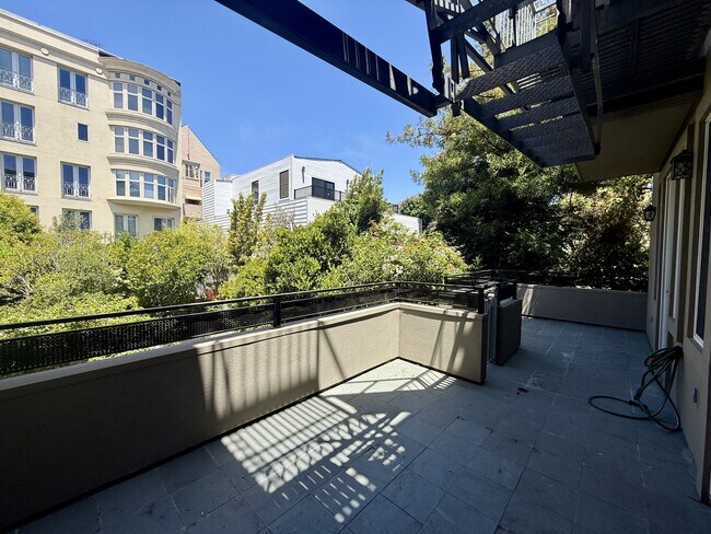 Building Photo - 3316 California St