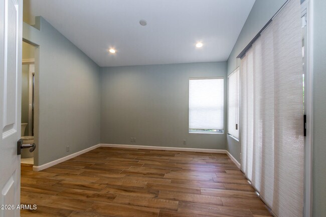 Building Photo - 3226 E Wahalla Ln