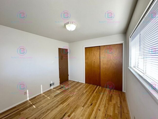 Building Photo - Delightful One-Bedroom + Office Near Idlew...