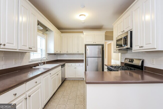 Building Photo - 906 Lakeside Ct