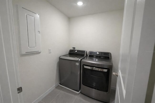 Building Photo - 400 Preston Cv Dr