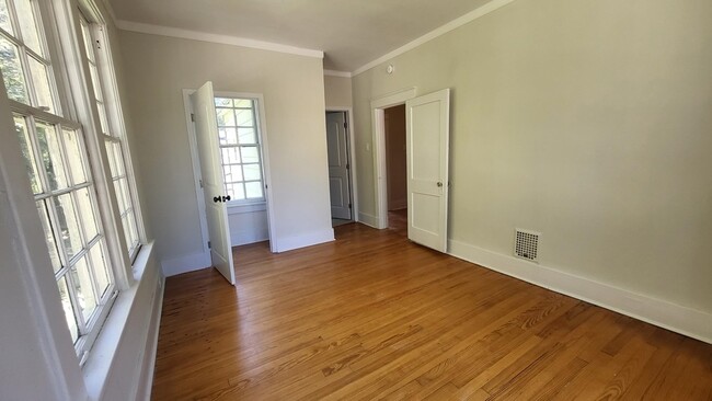 Building Photo - 1844 Oliver Ave