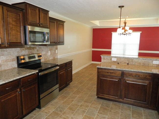 Building Photo - 7018 Summerton Dr