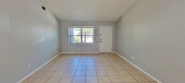 Building Photo - 3214 W Van Buren Dr