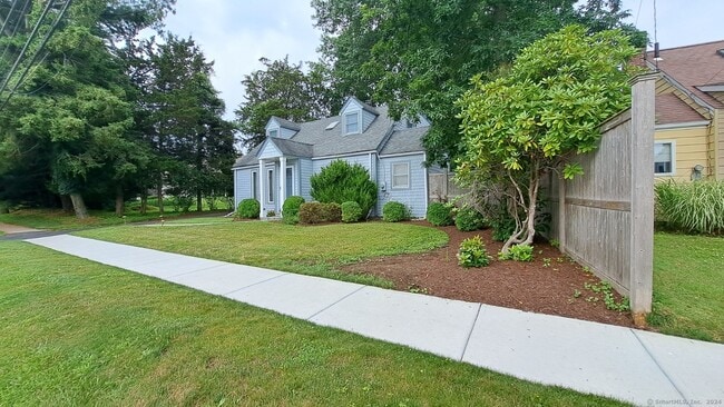 Building Photo - 914 S Pine Creek Rd