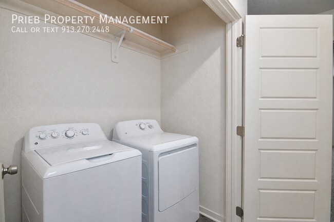 Building Photo - 3246 N 103rd Pl