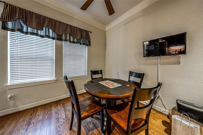 Building Photo - 2938 Royal Oaks Crest