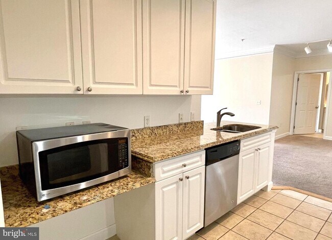 Building Photo - 501 Hungerford Dr