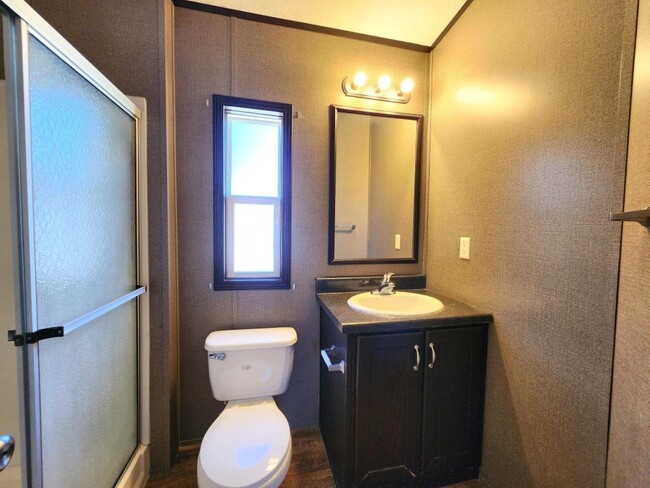 Building Photo - 140 Holy Temple St