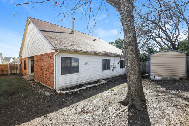 Building Photo - Home with Open Concept