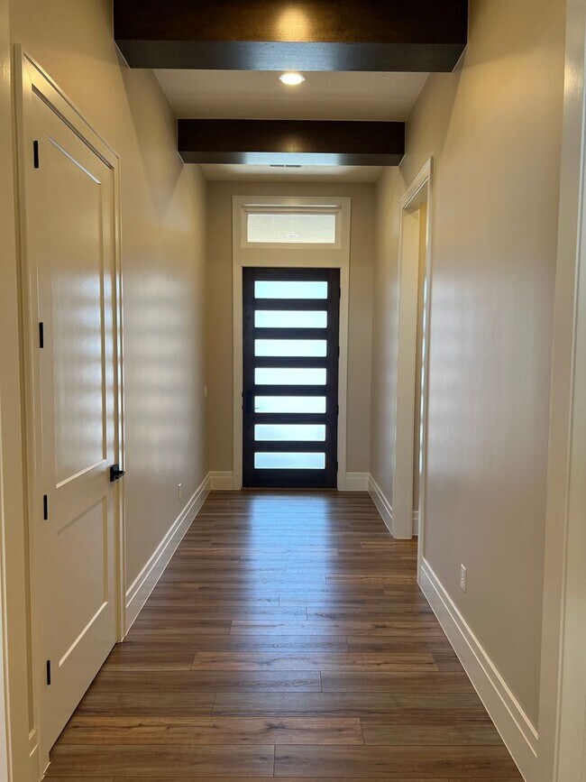 Building Photo - Beautiful 4 Bedroom, 4 Bathroom Home in The Dunes at Sand Hollow Resort