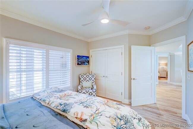Building Photo - 5799 NE Island Cove Way