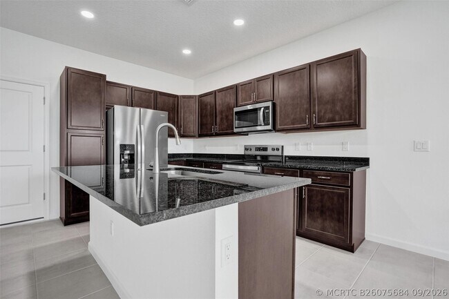 Building Photo - 4676 Longwood Lake Sq