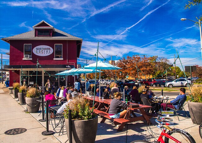 Building Photo - 1021 N Garfield St