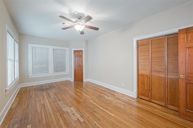 Building Photo - 707 Peden St