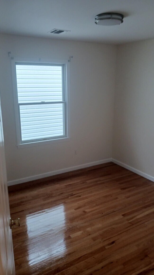 Building Photo - 316 Linden Ave