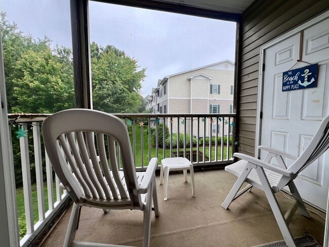 Building Photo - ADORABLE 2 BR, 2 BA CONDO - FURNISHED OR U...