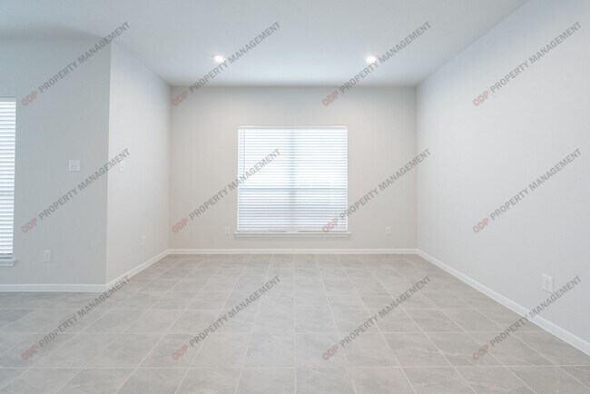 Building Photo - 424 Poplin Ln