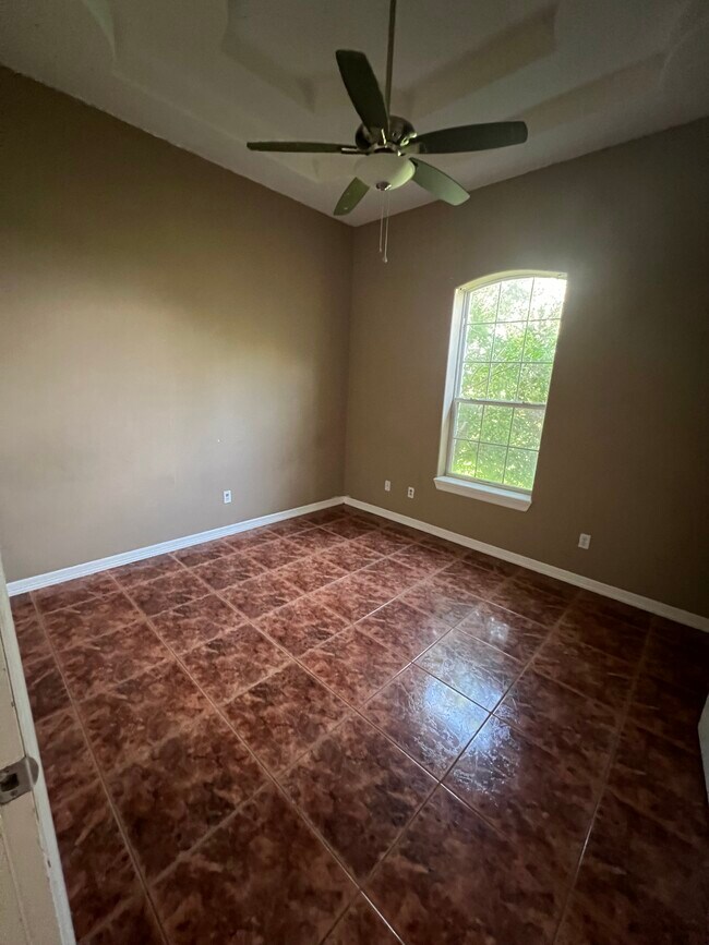 Building Photo - 420 W Palm Dr