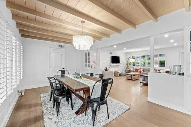 Building Photo - 162 Vassar Dr