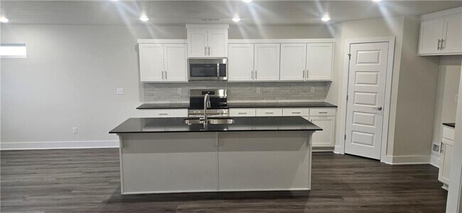 Building Photo - Nice New Construction Home in W Fayetteville