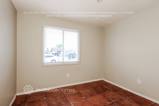 Building Photo - 2842 N 65th Ave