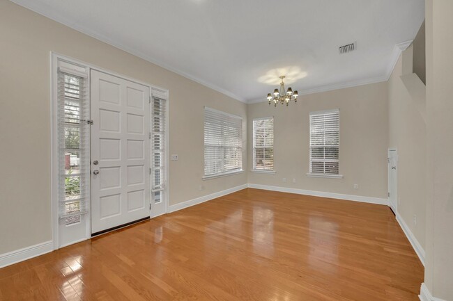 Building Photo - Gorgeous Townhome in Downtown Orlando