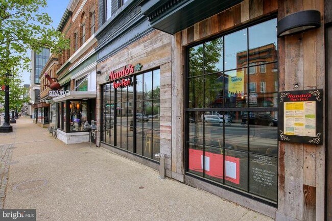 Building Photo - 825 11th St NE