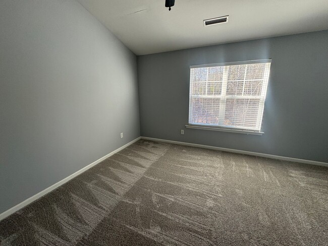 Building Photo - 2 Bedroom | 2.5 Bath Raleigh Townhome