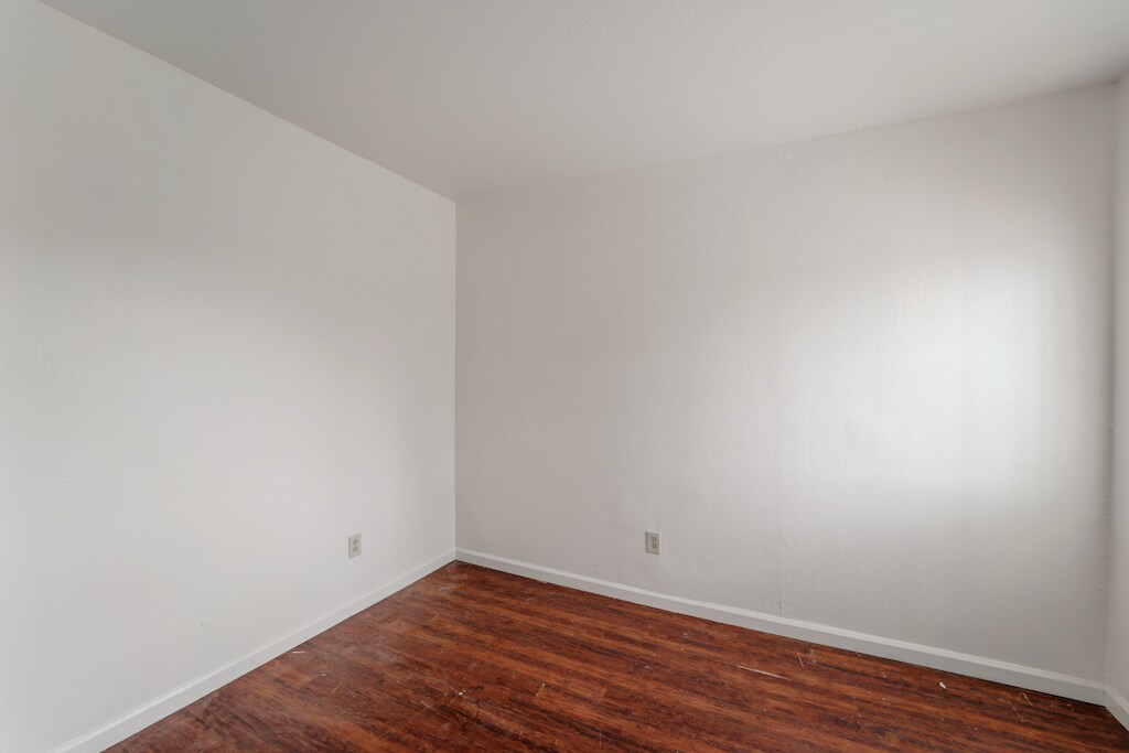 Building Photo - 402 Bissell Ave