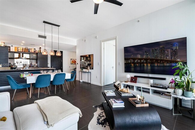 Building Photo - 200 Biscayne Blvd Way