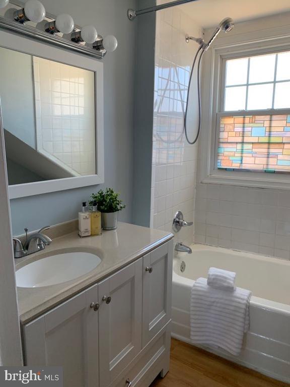 Building Photo - 2104 S Nelson St