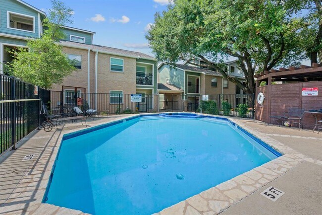 Building Photo - 2104 Cullen Ave