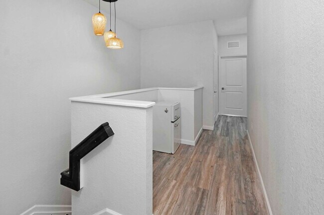 Building Photo - 1457 SE 26th Ave