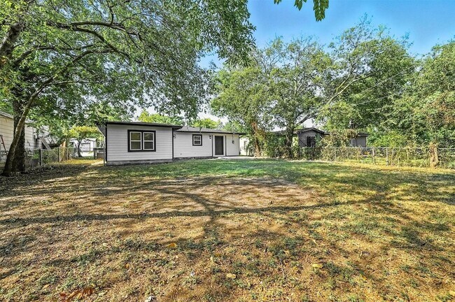 Building Photo - 4413 Quails Ln