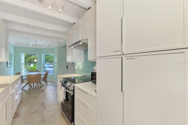 Building Photo - 5253 Avenida Del Mare