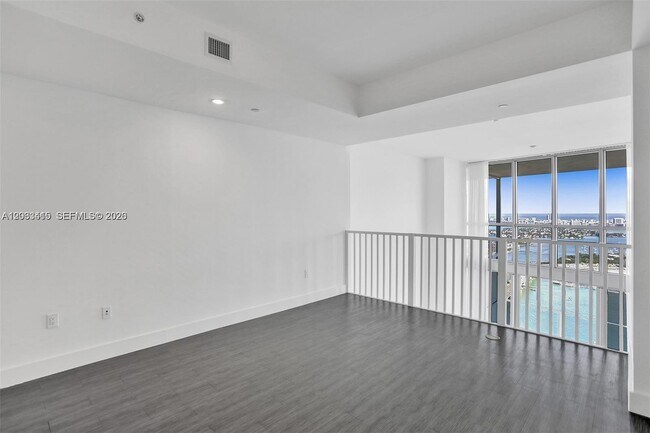 Building Photo - 1100 Biscayne Blvd