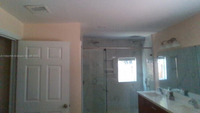 Building Photo - 610 Carolina Ave