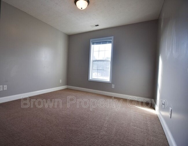 Building Photo - 131 Flag Ln