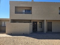Building Photo - Fantastic and spacious 2 beds, 1.5 bath townhome in Phoenix