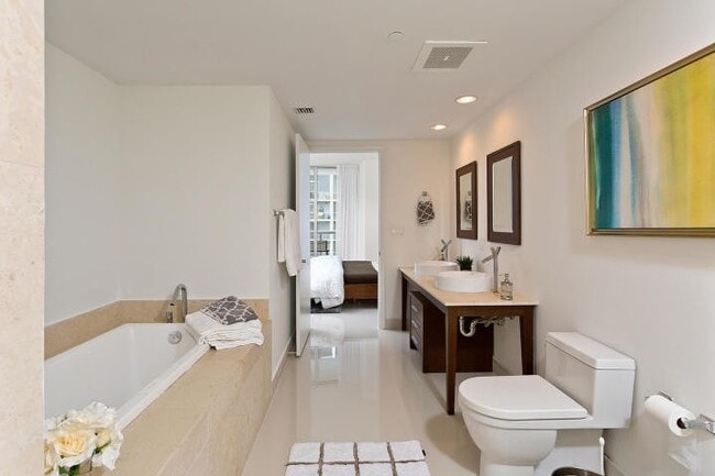 Building Photo - Icon Brickell Unit 4010