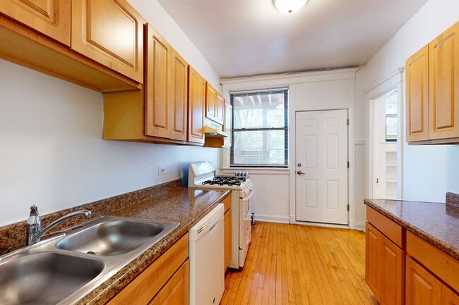 Floorplan - 5335-5337 S. Woodlawn Avenue